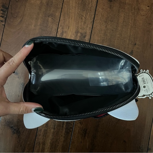 The crème shop x Hello Kitty cosmetics bag and eye gel eye masks - Picture 9 of 14